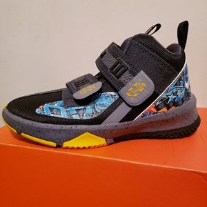 Boys Nike (Lebron James)